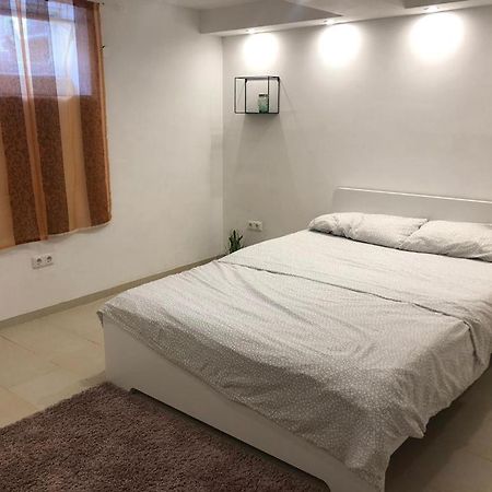Bescheidene Untergeschoss Wohnung In Guter Lage. Köln Kültér fotó
