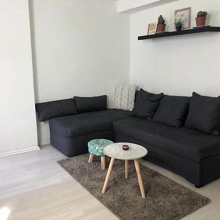 Bescheidene Untergeschoss Wohnung In Guter Lage. Köln Kültér fotó