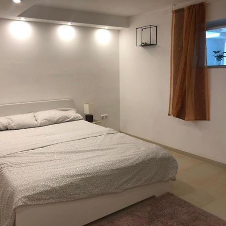 Bescheidene Untergeschoss Wohnung In Guter Lage. Köln Kültér fotó