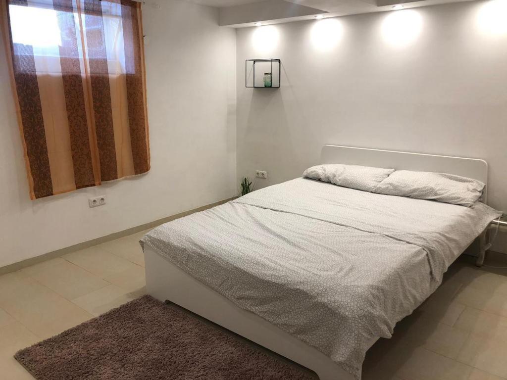 Bescheidene Untergeschoss Wohnung In Guter Lage. Köln Kültér fotó