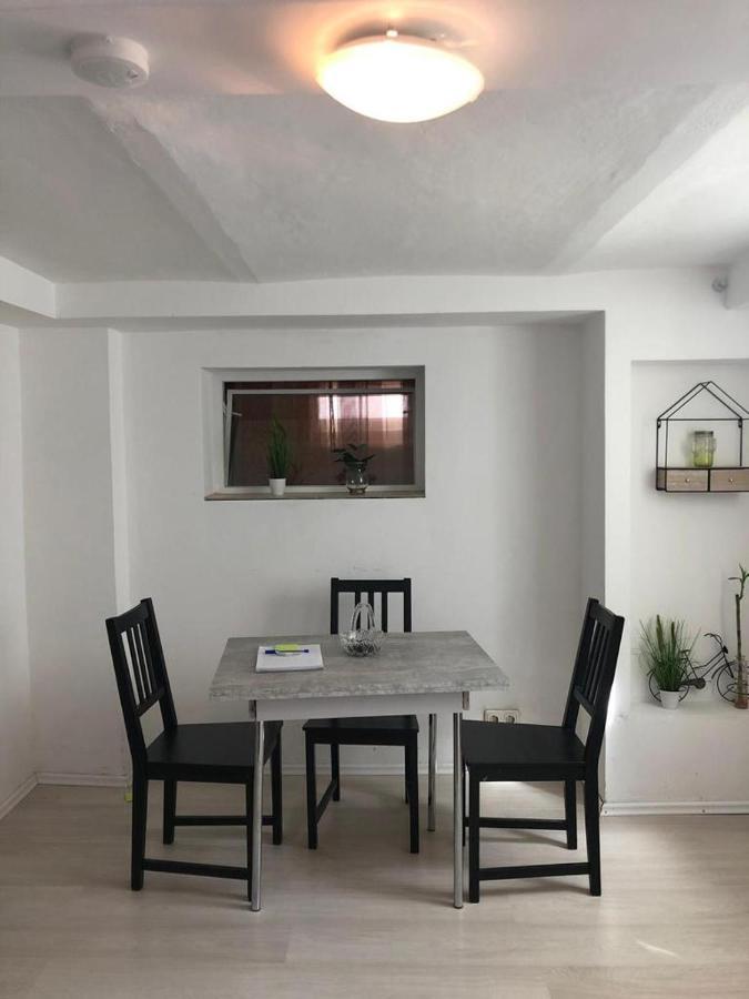 Bescheidene Untergeschoss Wohnung In Guter Lage. Köln Kültér fotó